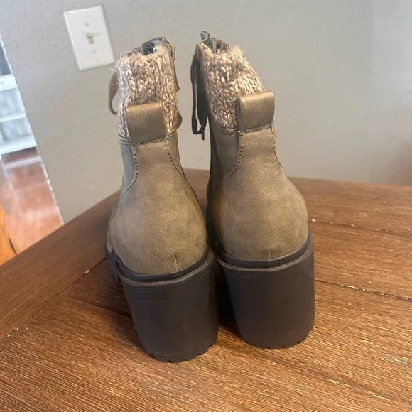 Nwt torrid sock detail hiker boots size 9.5WW - Picture 9 of 12